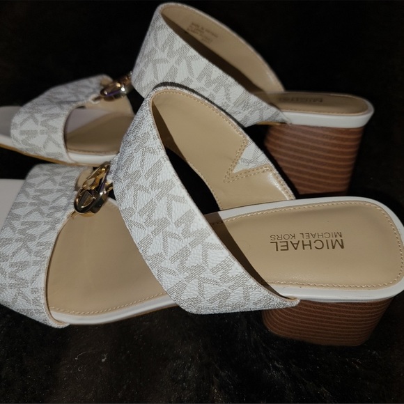 MICHAEL KORS SHOES - Picture 4 of 5